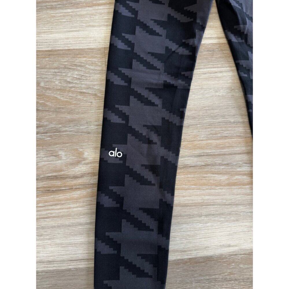 ALO Yoga | Airbrush Legging in a Houndstooth Pattern size S - Picture 4 of 8